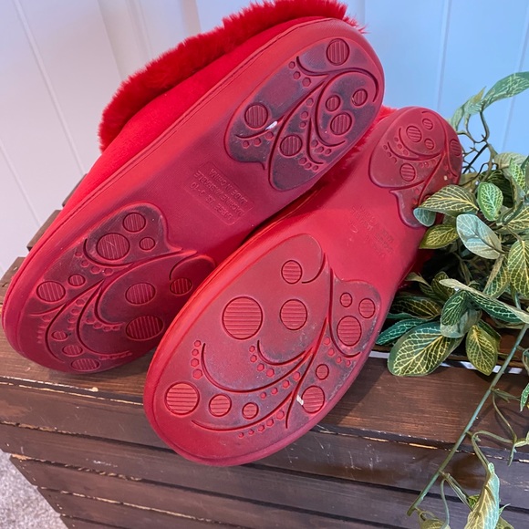 Like New! Vibrant Red Microfiber Velour Slipper - Picture 8 of 9